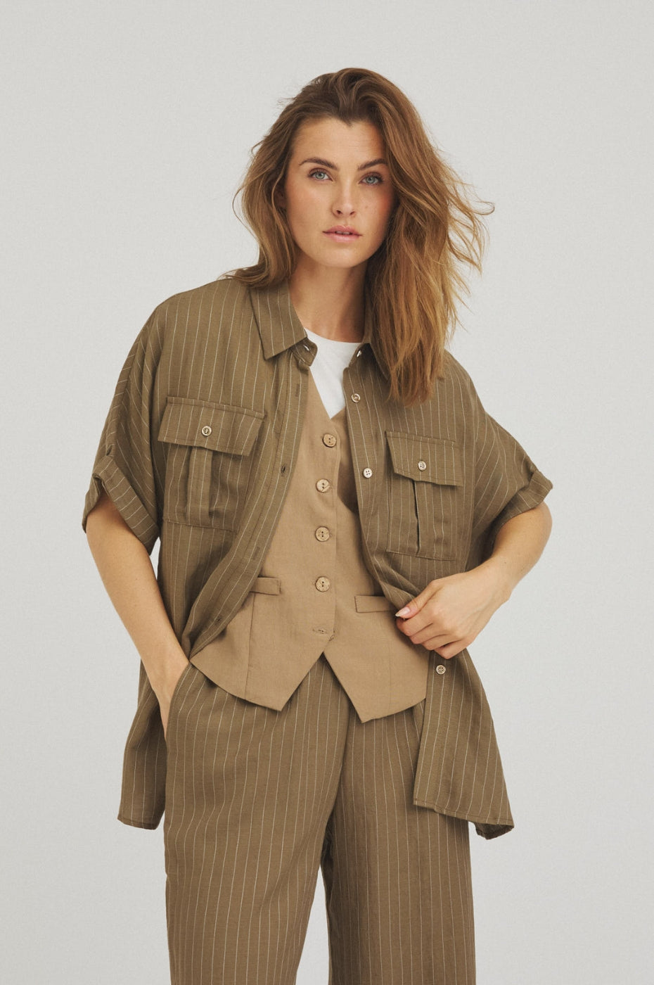 LUXZUZ // ONE TWO Alessandra Vest Vest Dark Sand 7055
