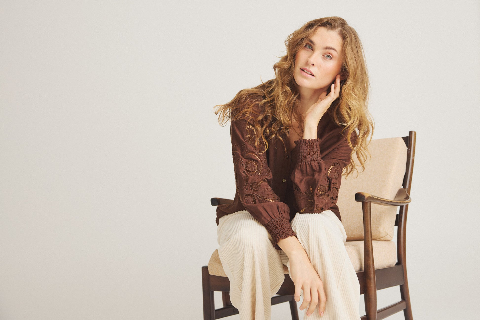 LUXZUZ // ONE TWO Ari Shirt Shirt 718 Suitcase Brown