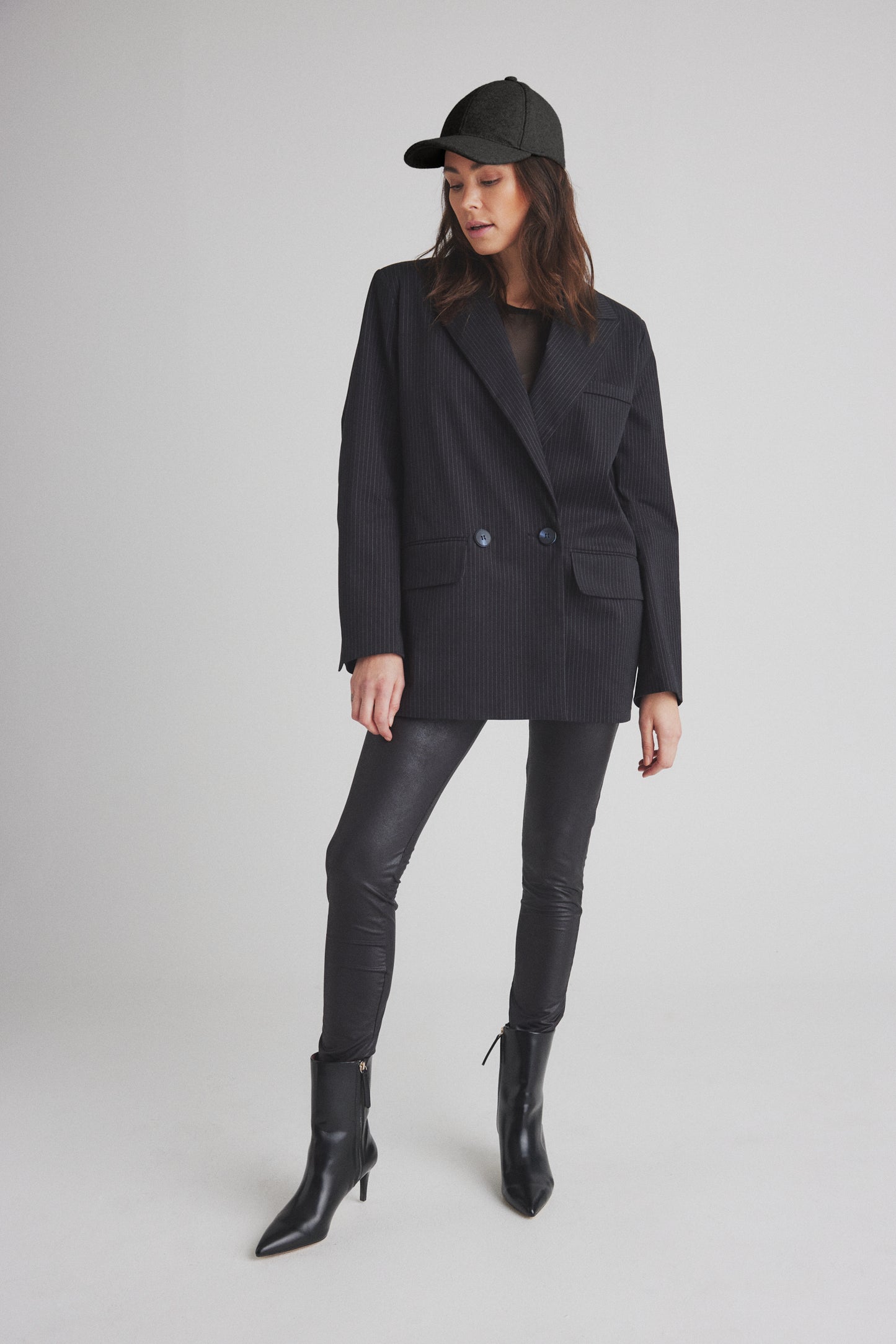 LUXZUZ // ONE TWO Boeline Jacket Jacket 899 Anthracite