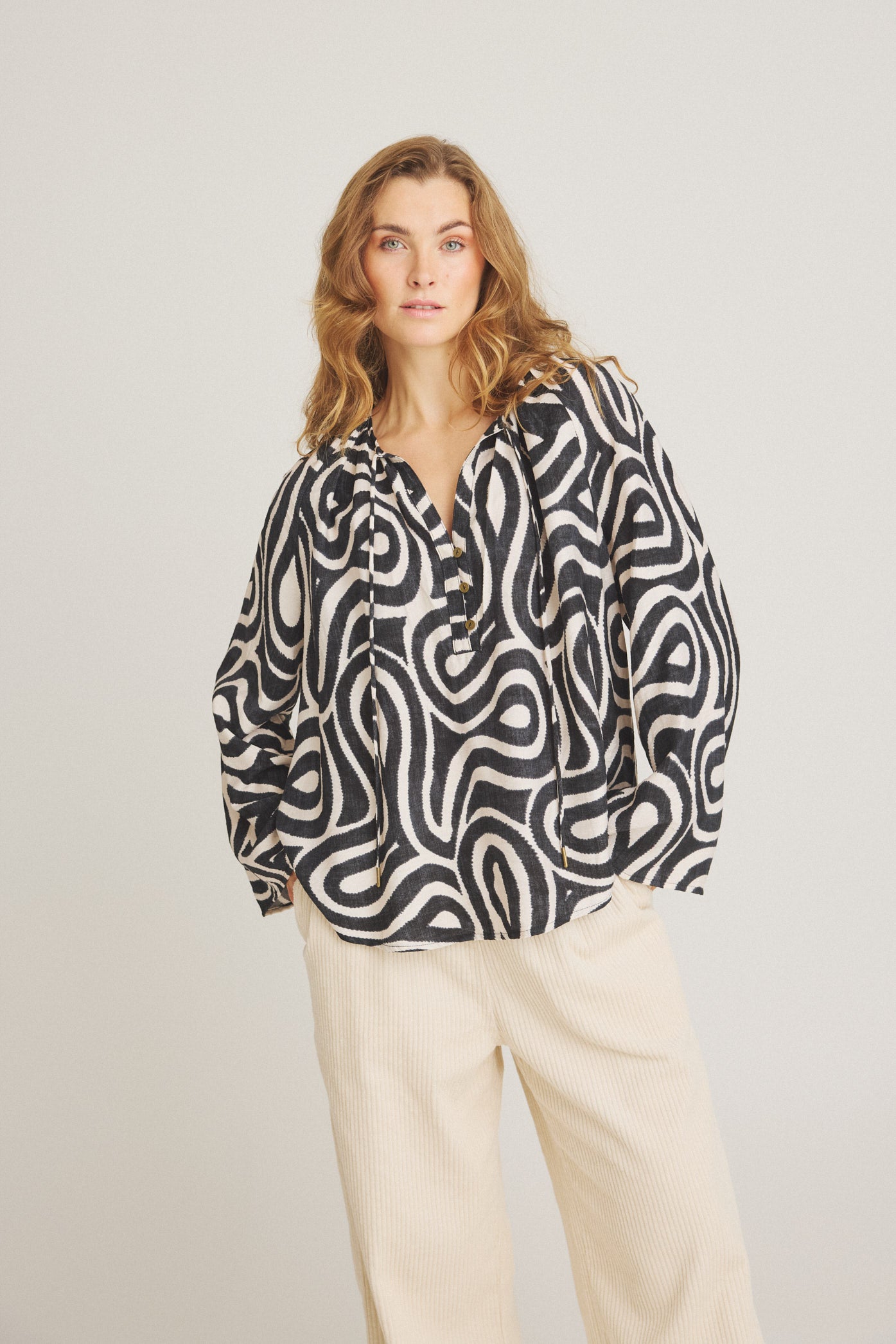 LUXZUZ // ONE TWO Eivoa Blouse Blouse 888 Phantom