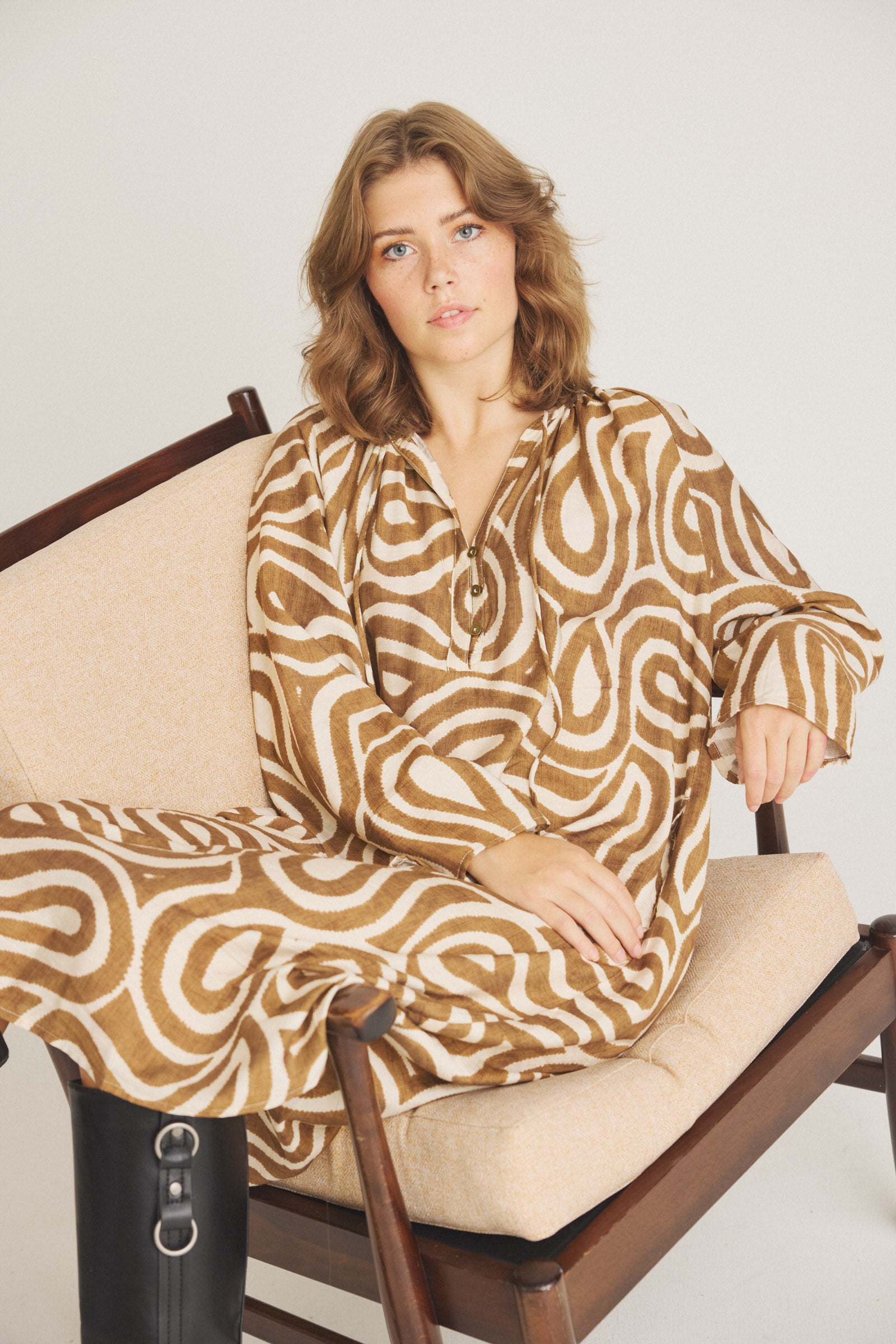 LUXZUZ // ONE TWO Eivor Dress Dress 719 Sepia