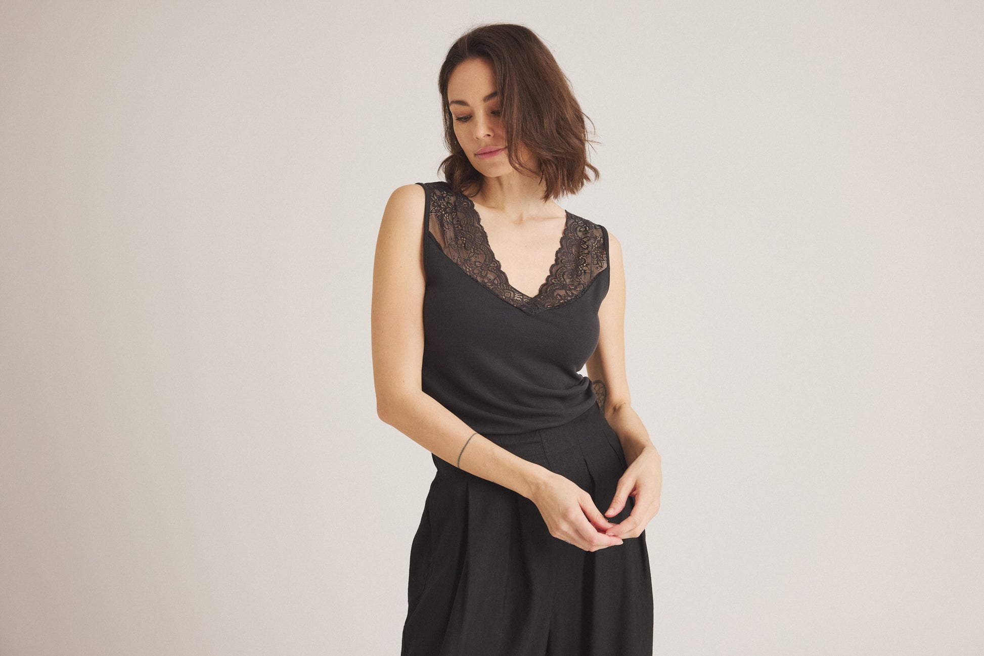 LUXZUZ // ONE TWO Joy Top Top 999 Black