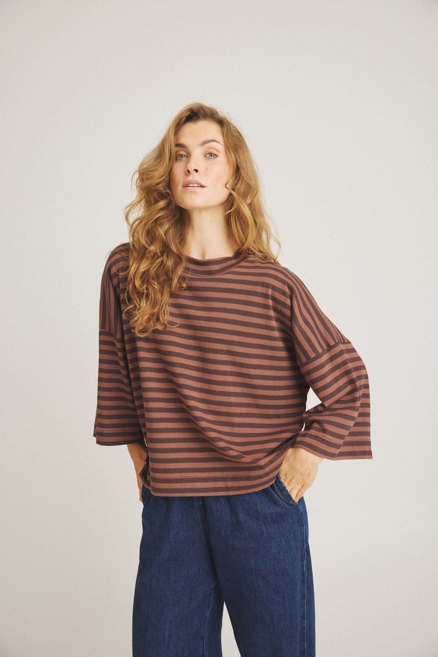 LUXZUZ // ONE TWO Julia T-Shirt T-Shirt 795 Coffee Bean