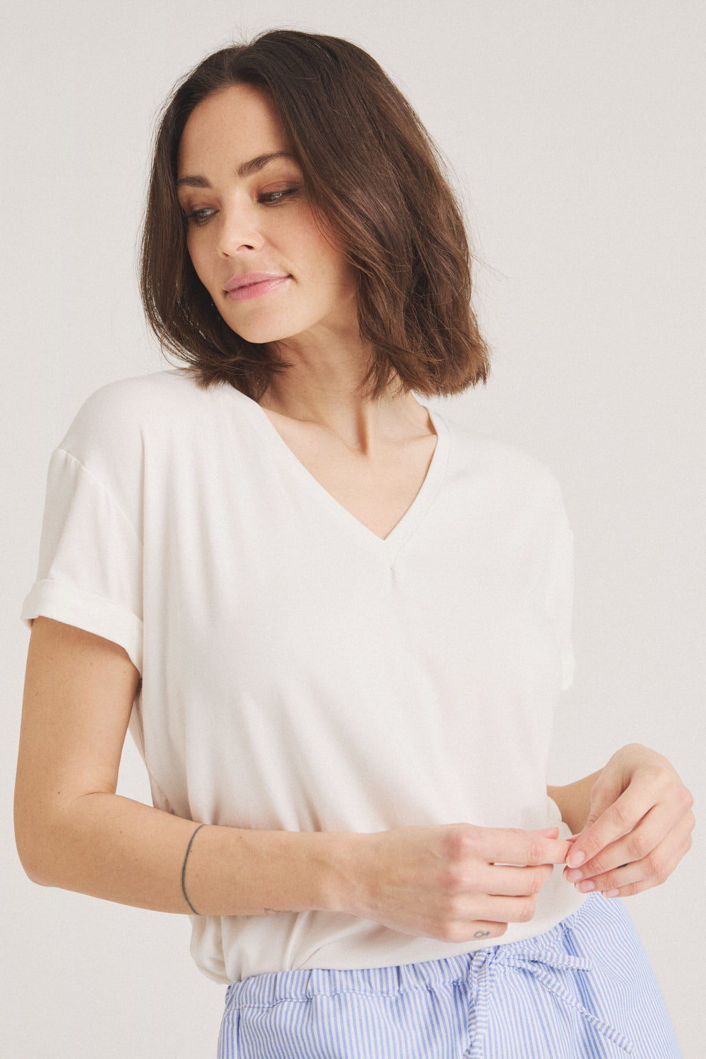 LUXZUZ // ONE TWO Karvi Bamboo T-Shirt 737 Cream