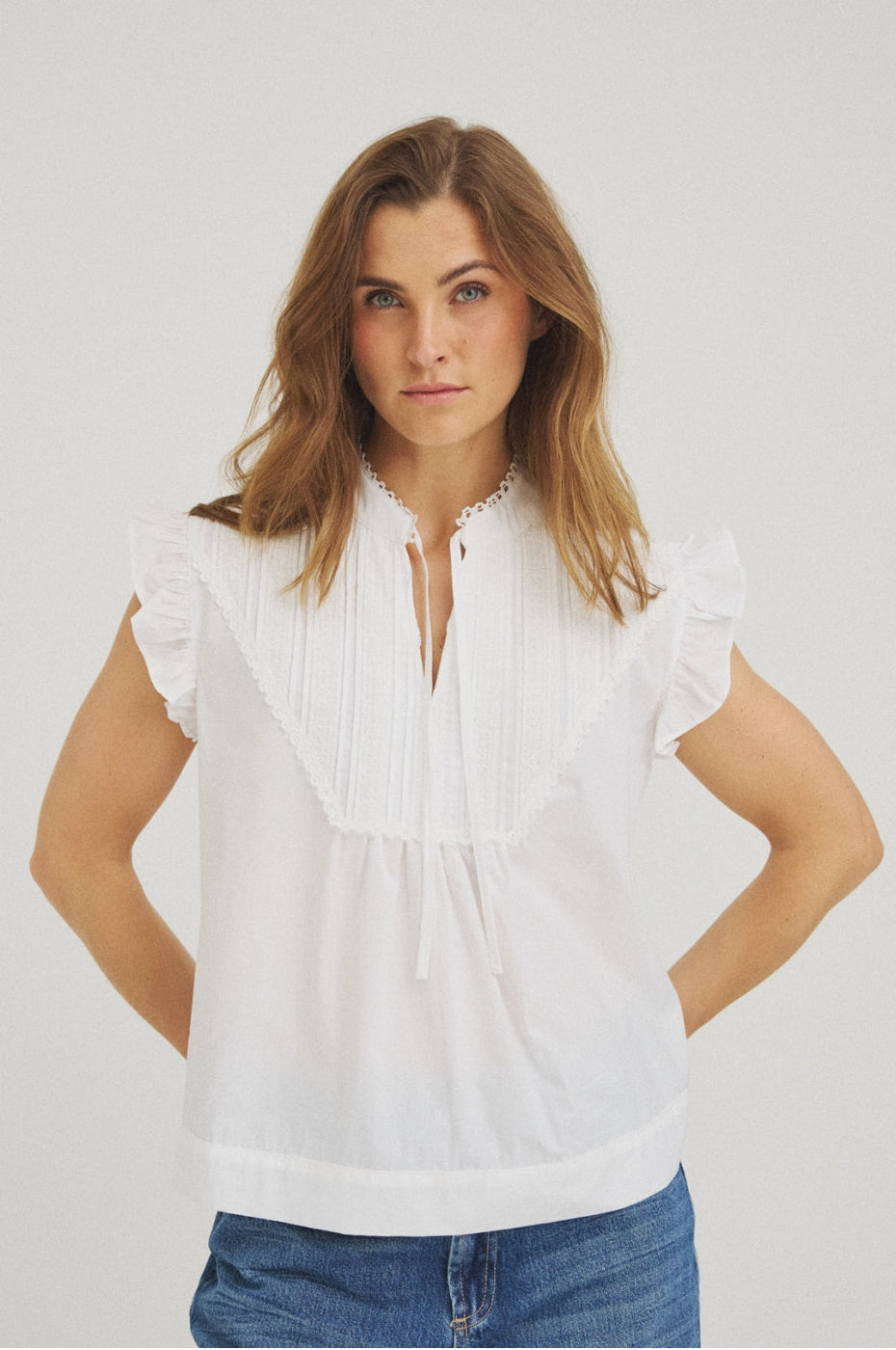 LUXZUZ // ONE TWO Roxanne Top Top 901 White