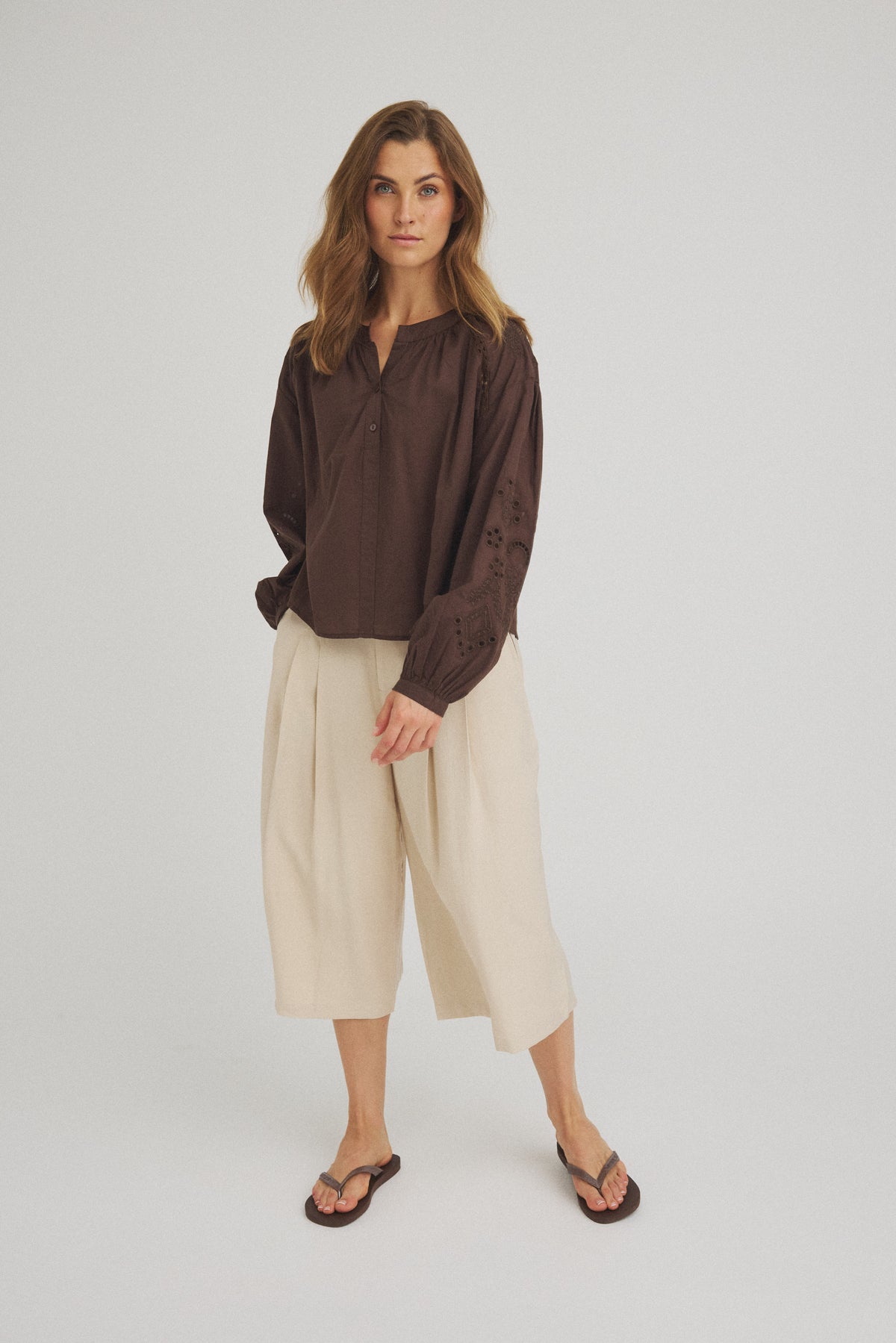 LUXZUZ // ONE TWO Valgerd Shorts Shorts Khaki 7036