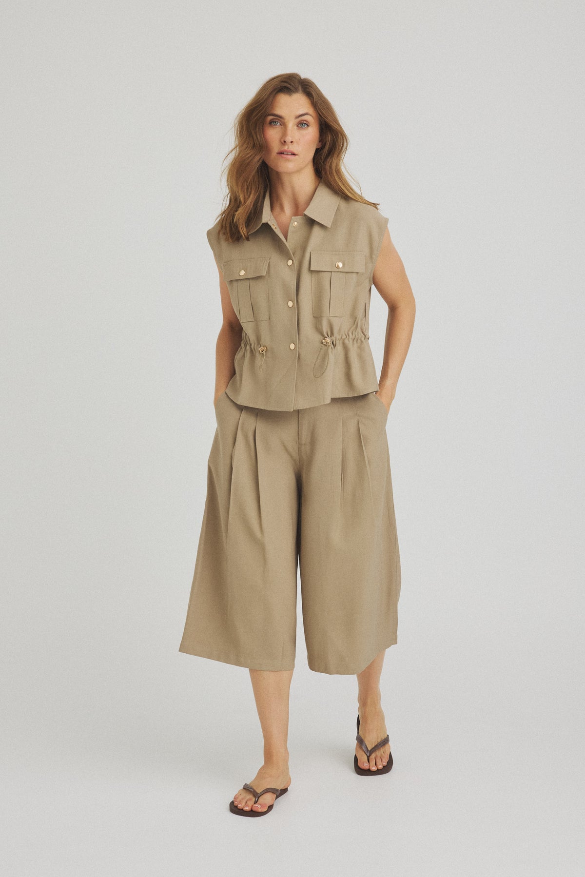 LUXZUZ // ONE TWO Valgerd Shorts Shorts Taupe 7012