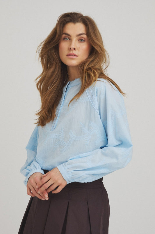 LUXZUZ // ONE TWO Alvina Blouse Blouse 510 Chambray Blue