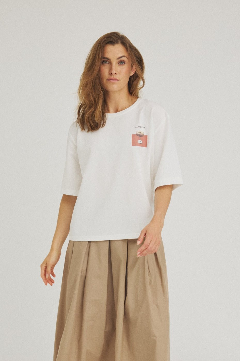 LUXZUZ // ONE TWO Barmenu T-shirt T-Shirt 737 Cream