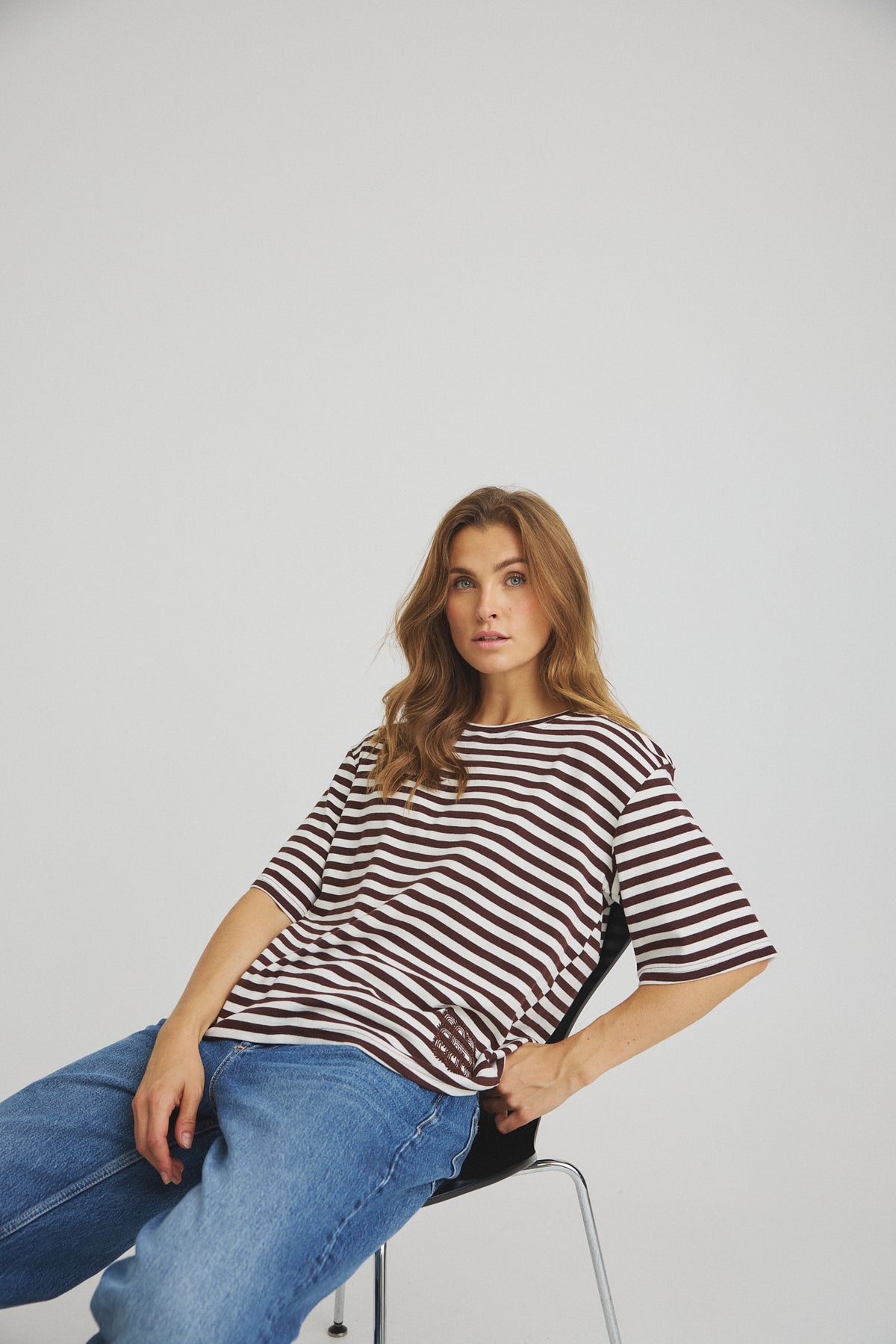 LUXZUZ // ONE TWO Boxy T-shirt T-Shirt 718 Suitcase Brown