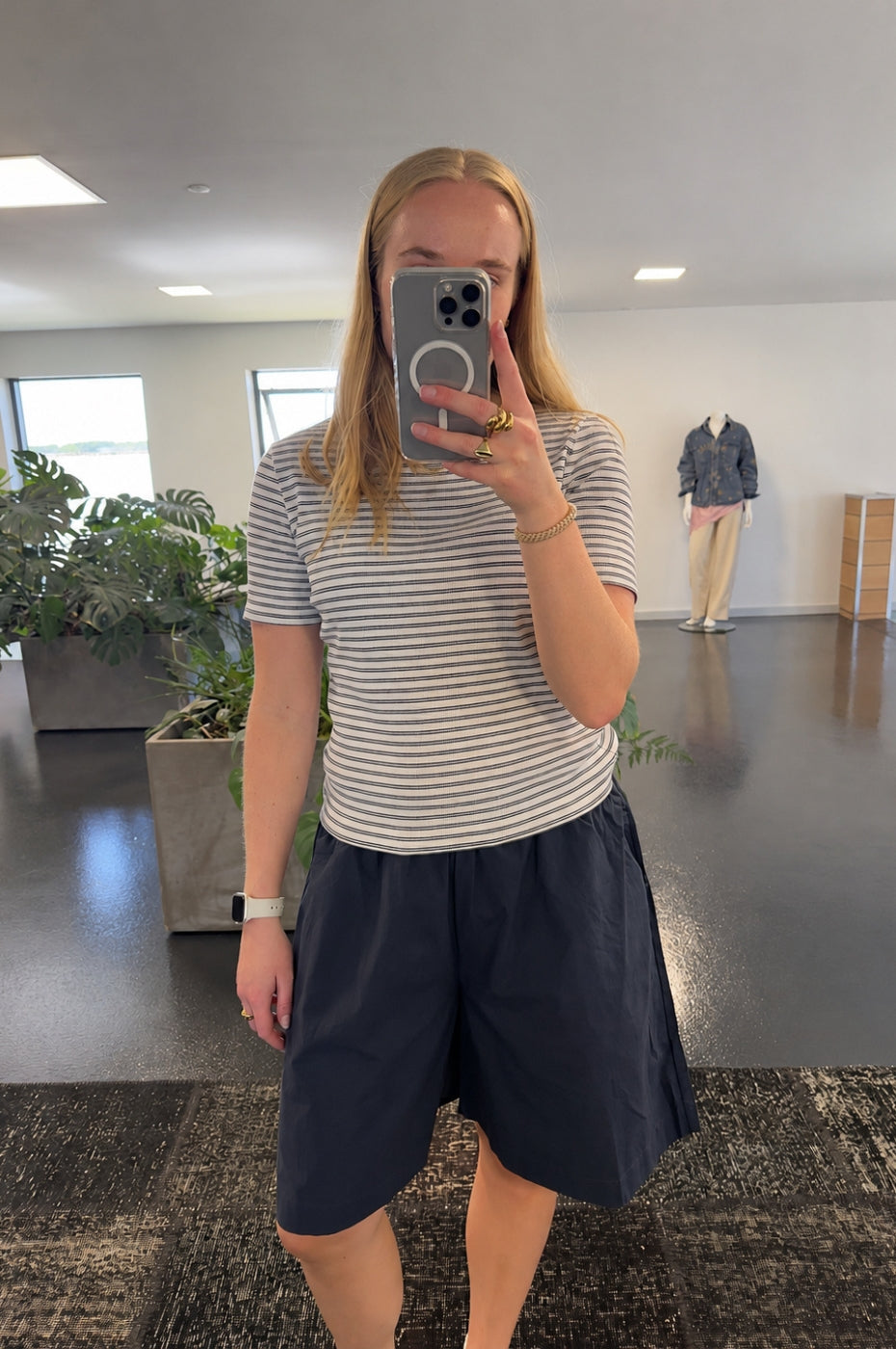LUXZUZ // ONE TWO Eiluu Shorts Shorts 577 Night Blue