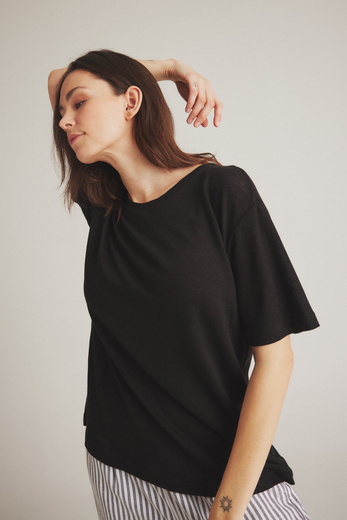 LUXZUZ // ONE TWO Essenti Linen T-Shirt T-Shirt 999 Black