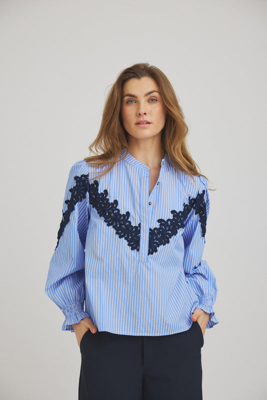 LUXZUZ // ONE TWO Hanna Blouse Blouse 535 Colony Blue