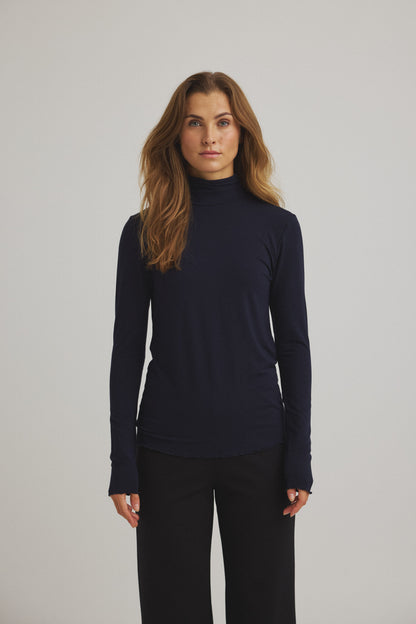 LUXZUZ // ONE TWO Jachio Bamboo Rollneck T-Shirt 577 Night Blue