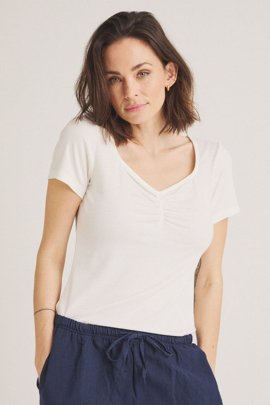 LUXZUZ // ONE TWO Klaudine T-shirt T-Shirt 737 Cream