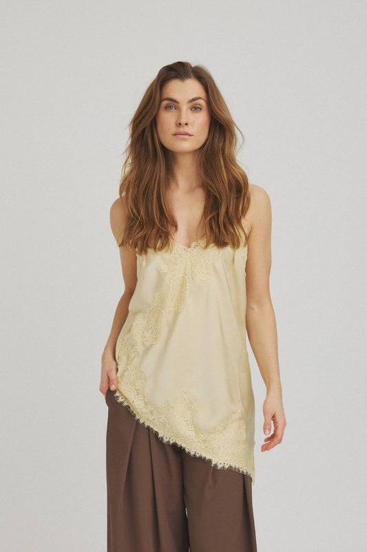 LUXZUZ // ONE TWO Lennie Top Top 130 Dried Banana
