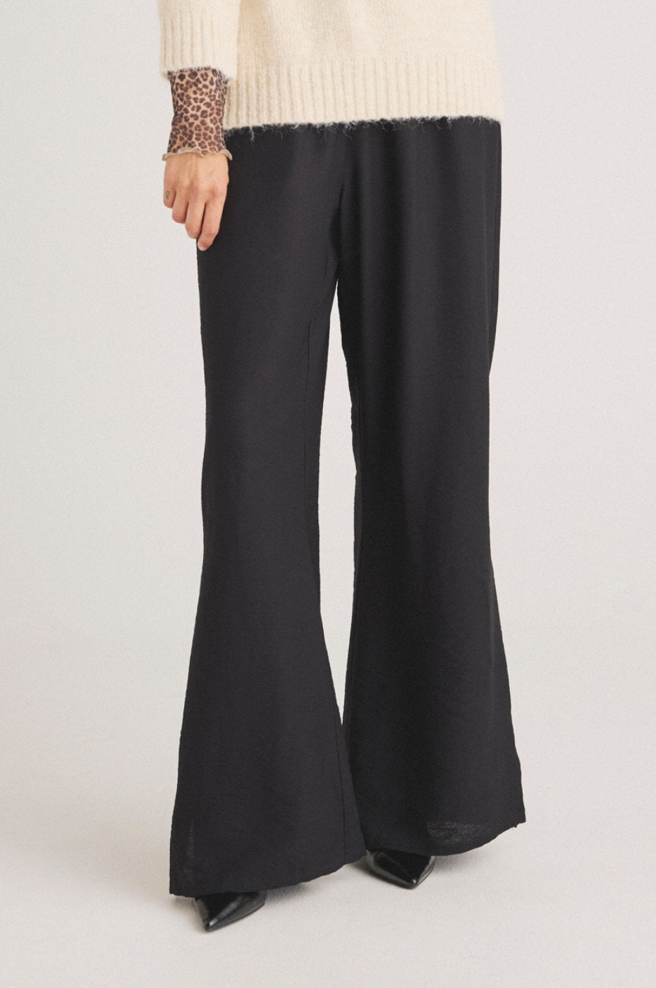 LUXZUZ // ONE TWO Margania Pant Pant 999 Black