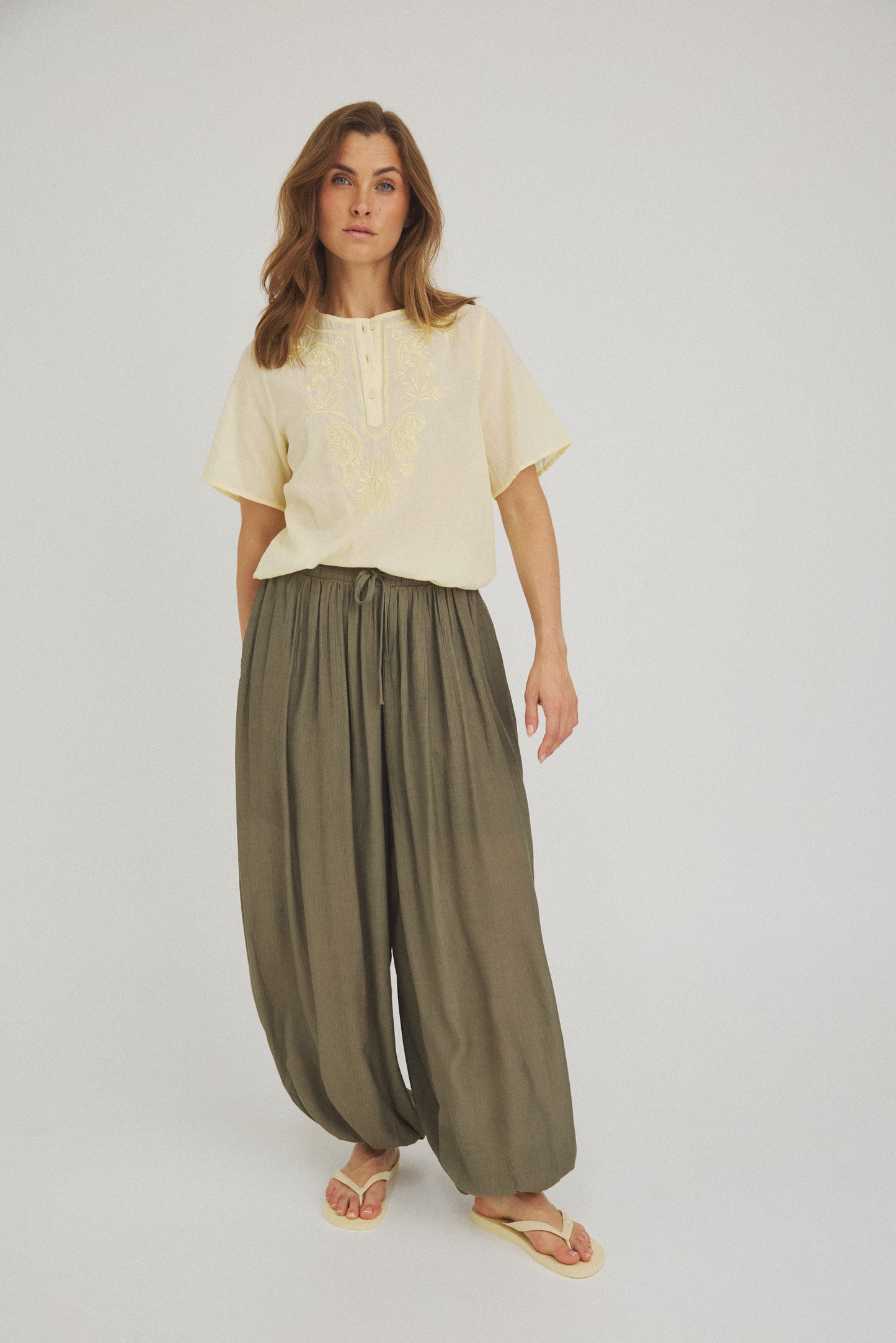 LUXZUZ // ONE TWO Valentina Pant Pant Army Green 6330