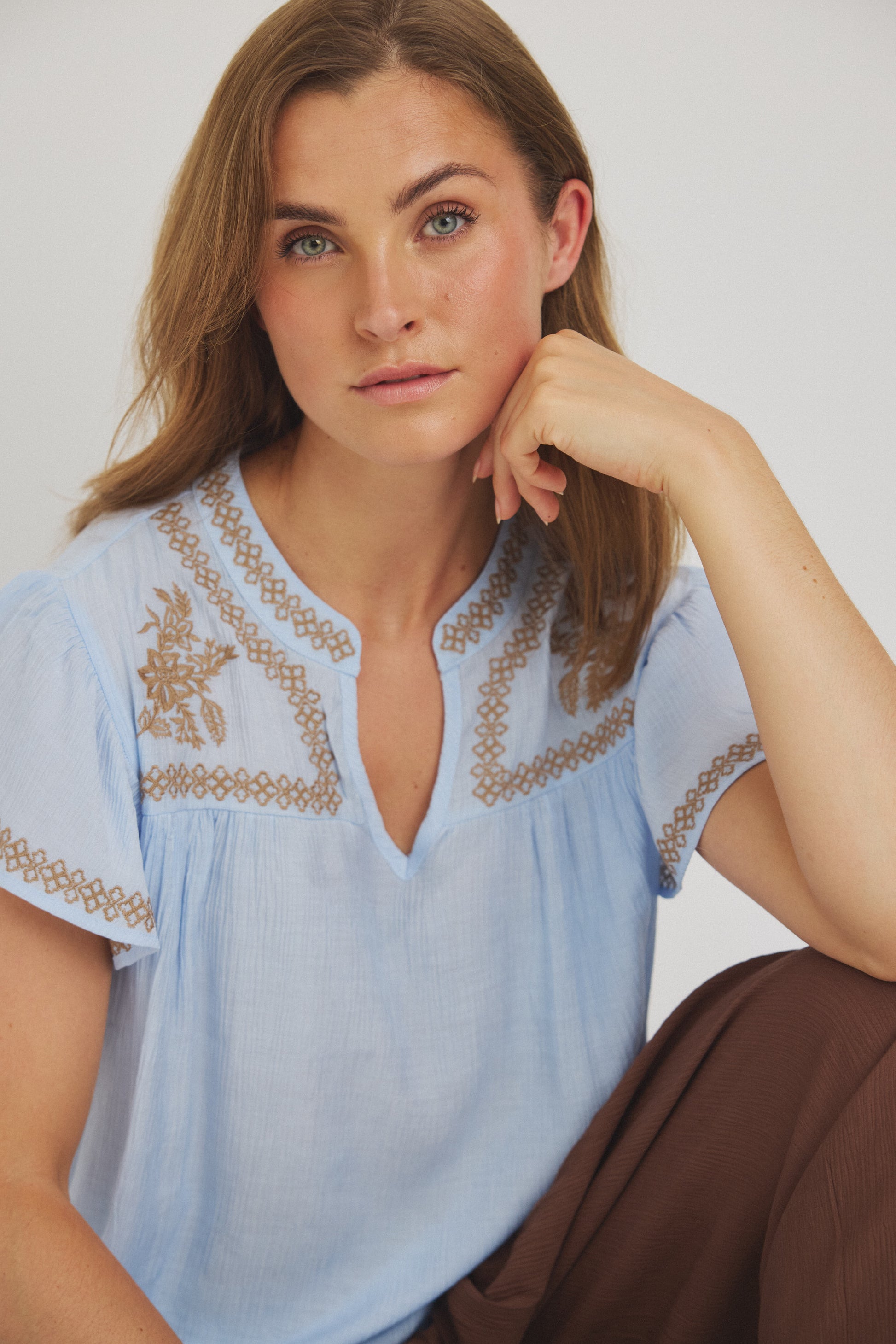 LUXZUZ // ONE TWO Vika Blouse Blouse Light Blue 5010