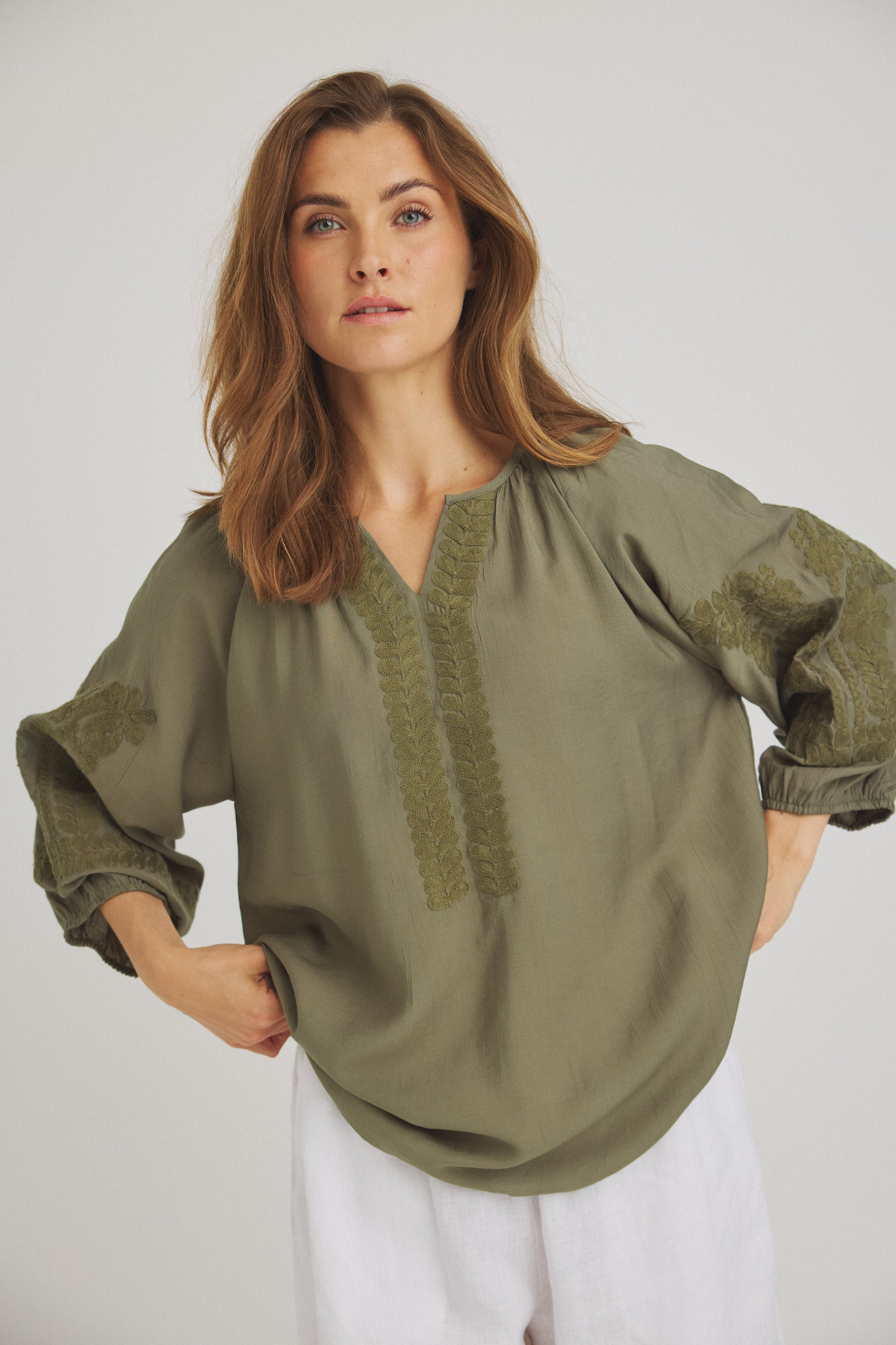 LUXZUZ // ONE TWO Viktoria Blouse Blouse Army Green 6330