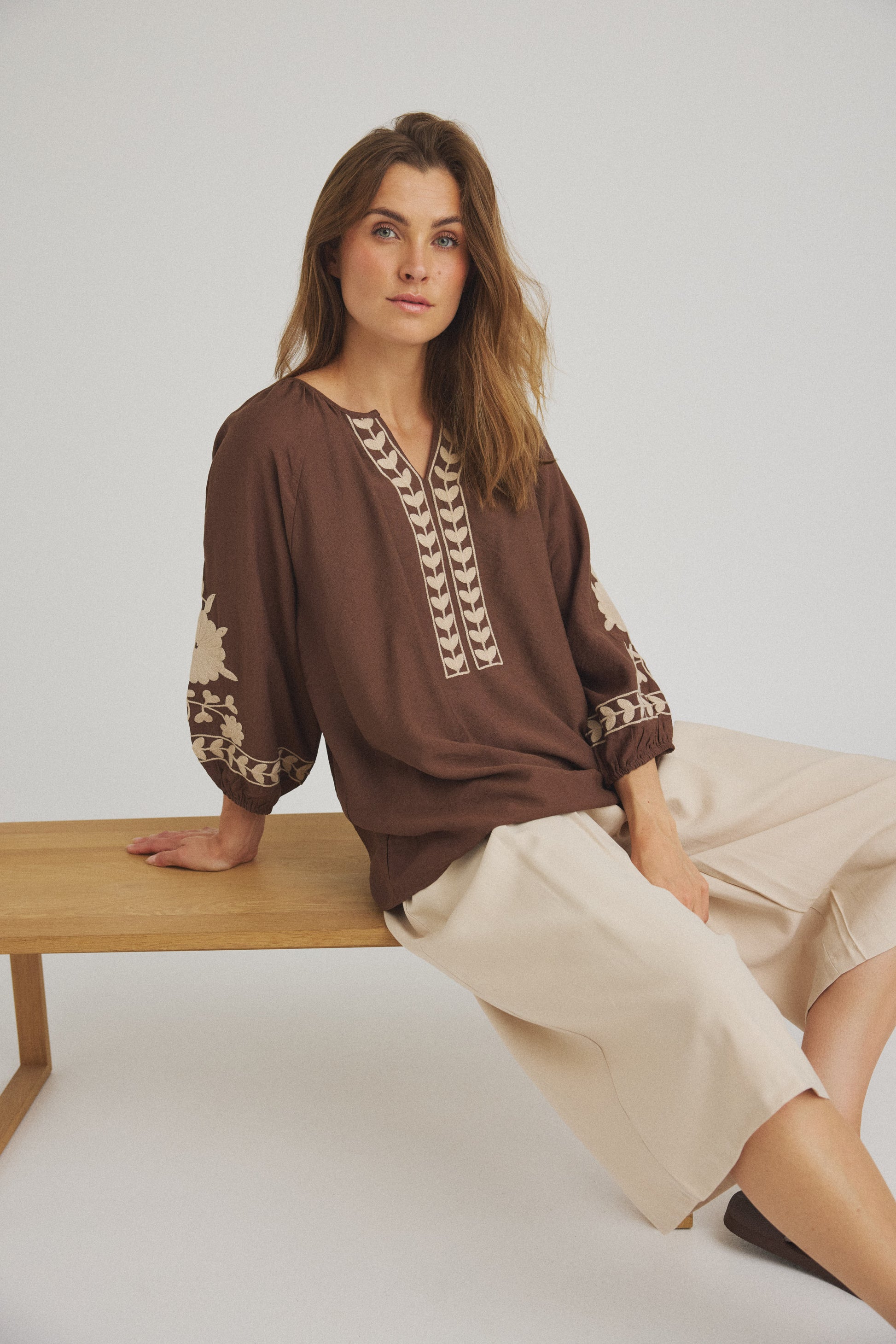 LUXZUZ // ONE TWO Vina Blouse Blouse Dark Brown 7090