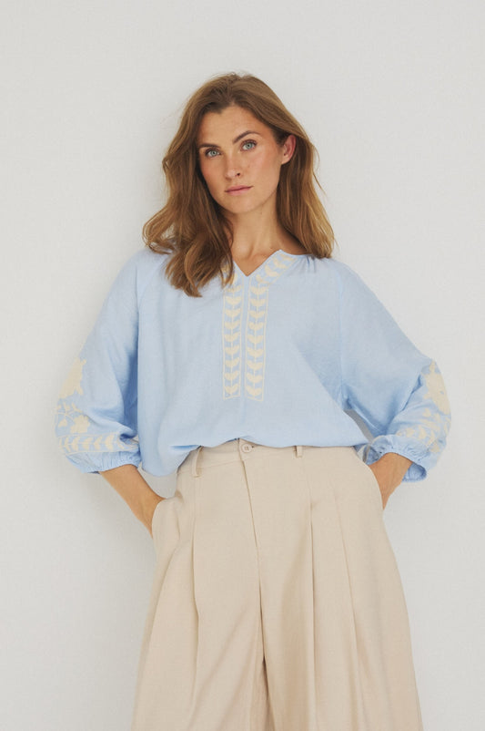 LUXZUZ // ONE TWO Vina Blouse Blouse Light Blue 5010