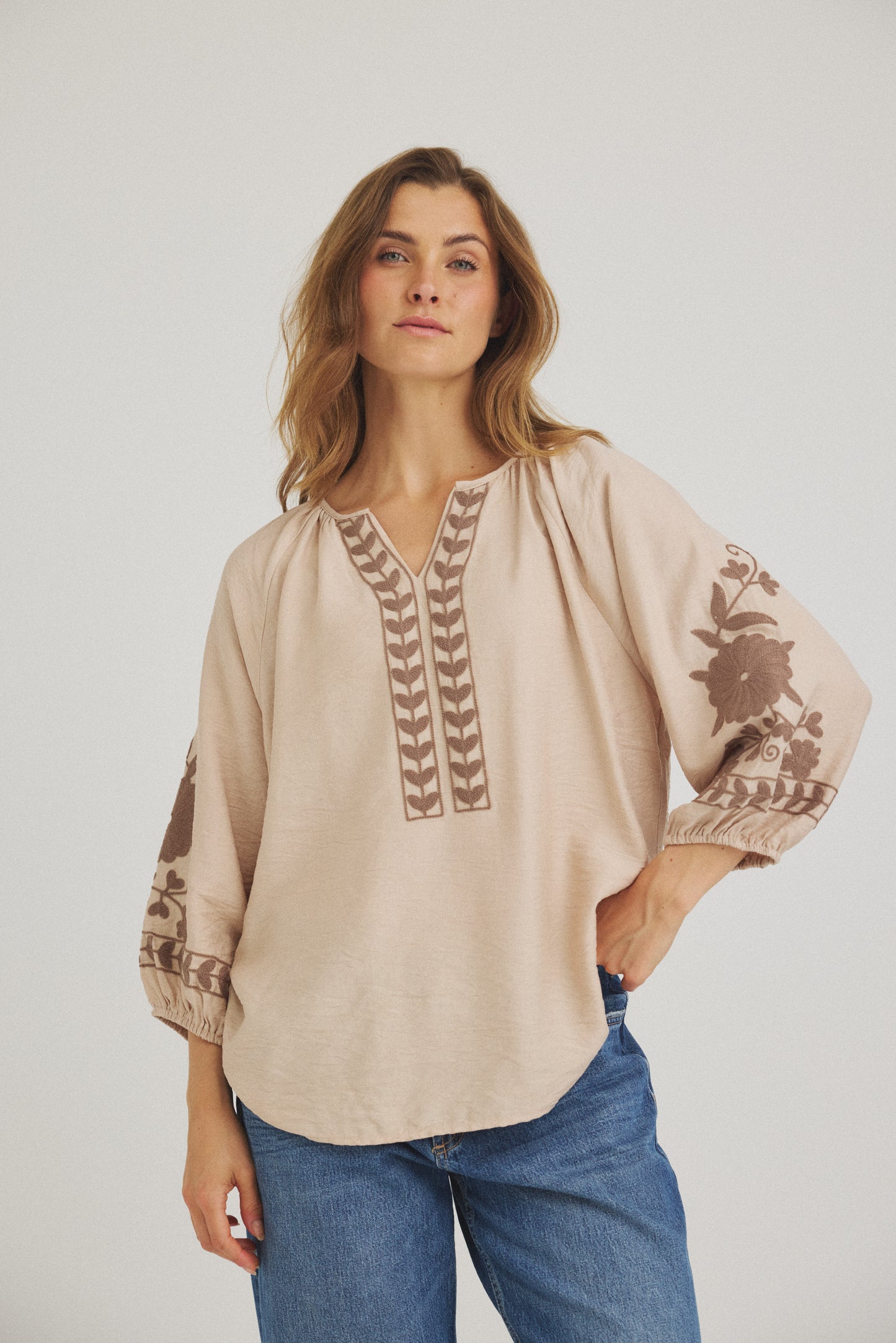 LUXZUZ // ONE TWO Vina Blouse Blouse Taupe 7012