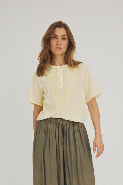 LUXZUZ // ONE TWO Viva Blouse Blouse Soft Yellow 1029